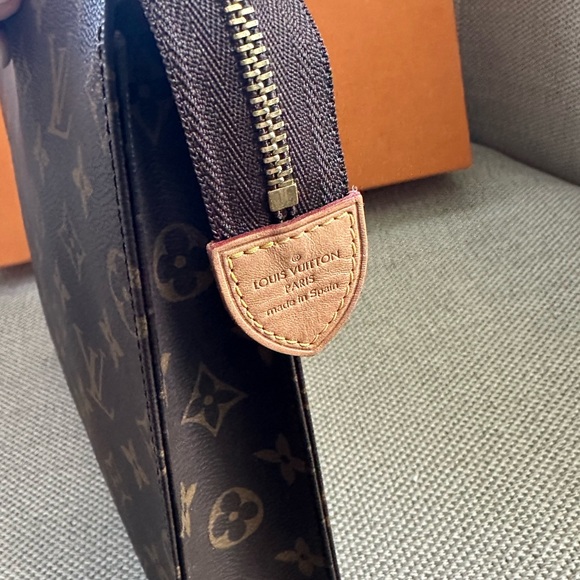 Louis Vuitton Poche Toilette Pouch ❌SOLD ❌ - Picture 11 of 11